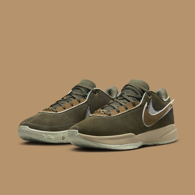 Sehr edle Materialien zieren den Nike LeBron 20 „Olive Suede“