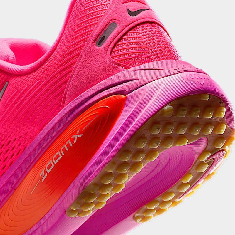 Nike Vomero 18 "Digital Pink" | HM6804-602