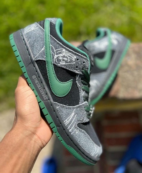 There Skateboards Nike SB Dunk L
