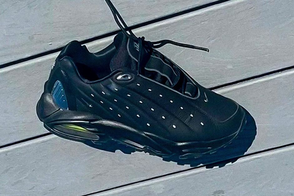 Drake zeigt einen NOCTA x Nike Hot Step Air Terra „Triple Black“