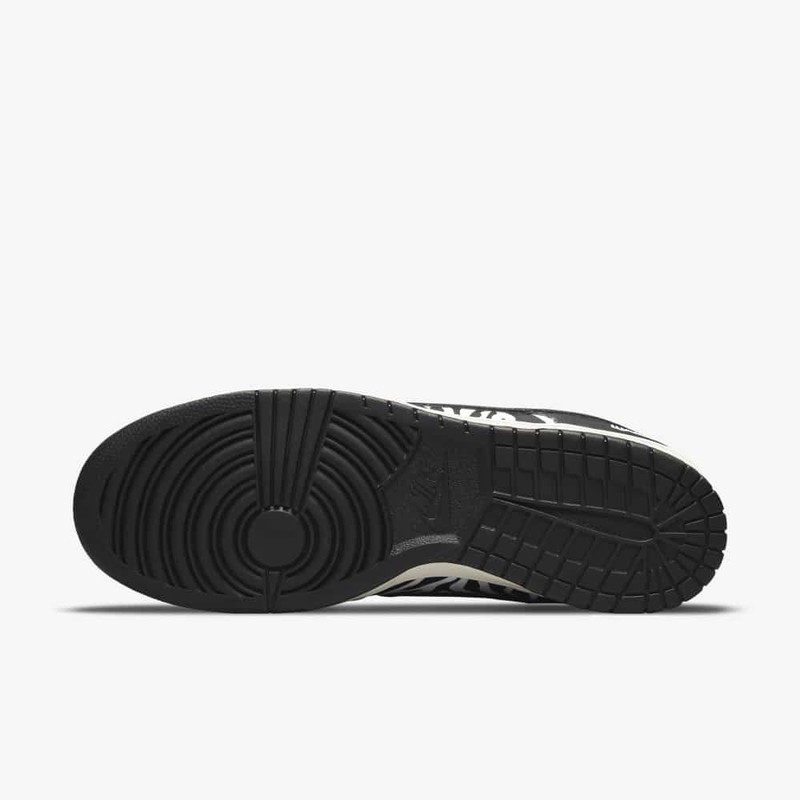 Quartersnacks x Nike SB Dunk Low | DM3510-001