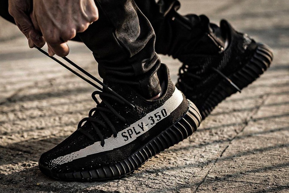 Weitere adidas Yeezy Slides, Foam Runners und der 350 V2 „Oreo“ im März 2022