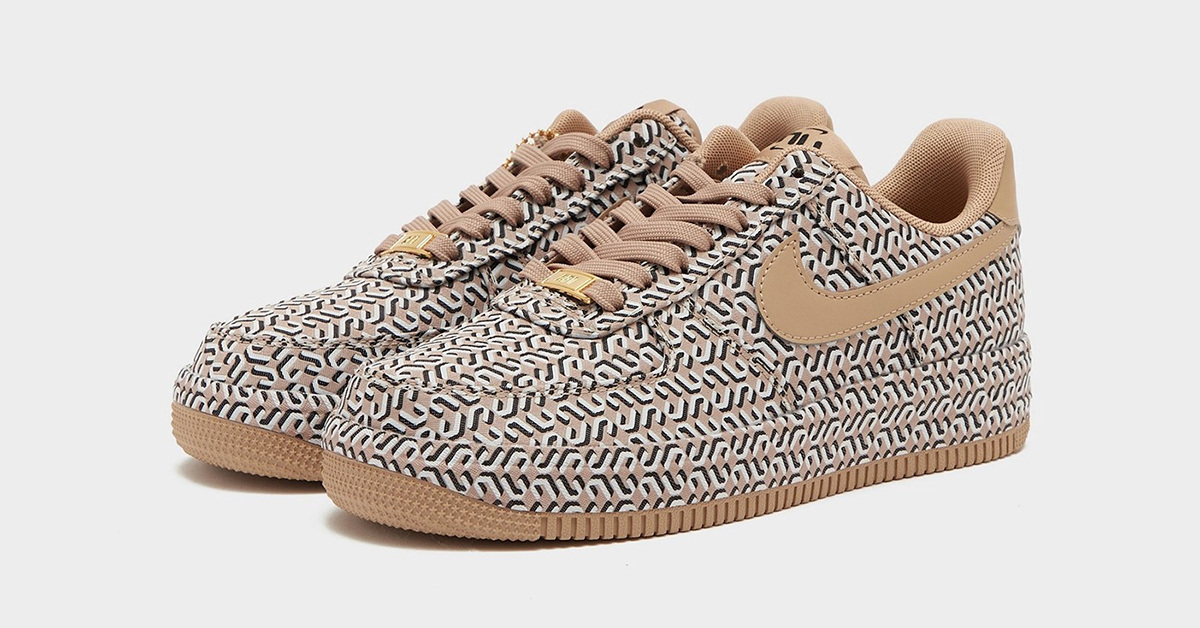 Neuer Nike Air Force 1 mit wiederholtem Grafik-Print und besonderer Botschaft