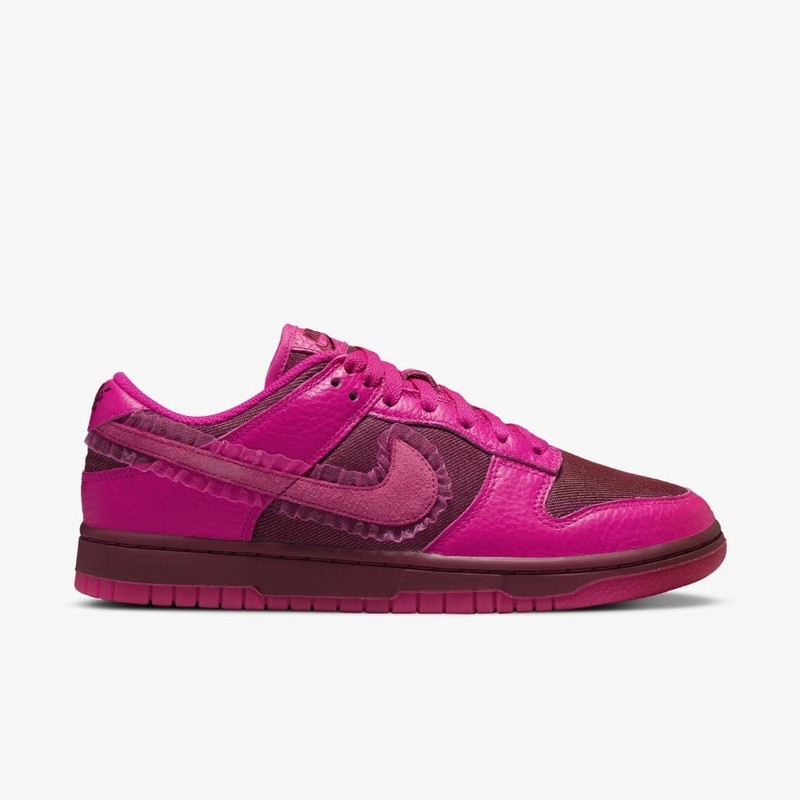 nike dunk low valentines day