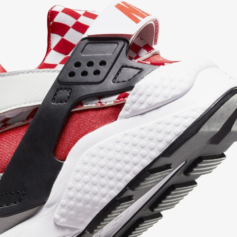 Nike Air Huarache PRM QS Liverpool | DN5080-100