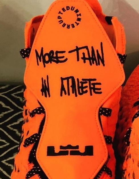 Nike LeBron 17 „More Than An Athlete” nochmal in Orange