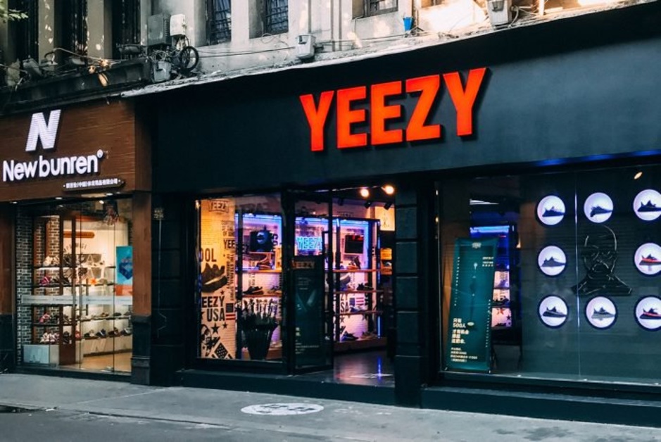 WTF?! Fake "Yeezy" Store offiziell in China eröffnet