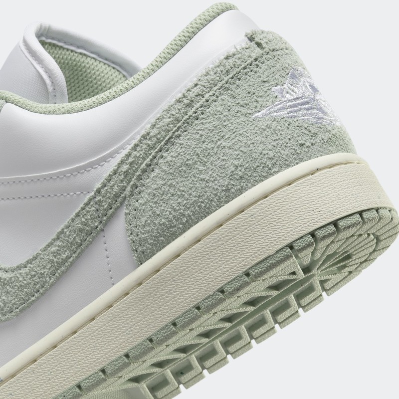 Air Jordan 1 Low SE "Light Green" | FN5214-131