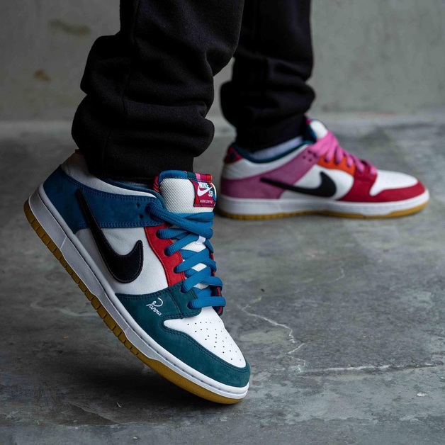 Ein zweiter Parra x Nike SB Dunk Low mit asymmetrischem Colorblocking