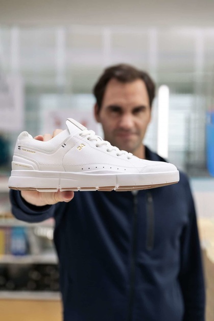 Roger Federer präsentiert den Retro-Tennis Sneaker On The Roger