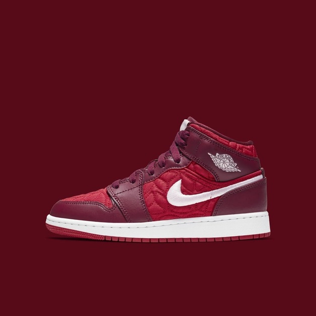 Der Air Jordan 1 Mid SE „Red Quilt” droppt für die Kids