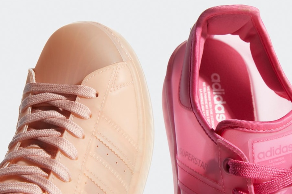 Der adidas Superstar Jelly hat eine transparente Basis