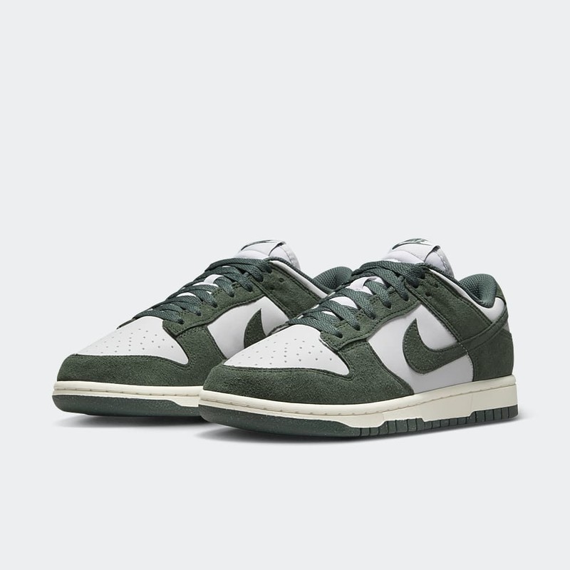 Nike Dunk Low "Green Suede" | HJ7673-002