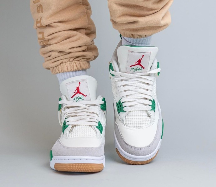 Nike SB x Air Jordan 4 Shoes - Sail / White - Pine Green - Neutral