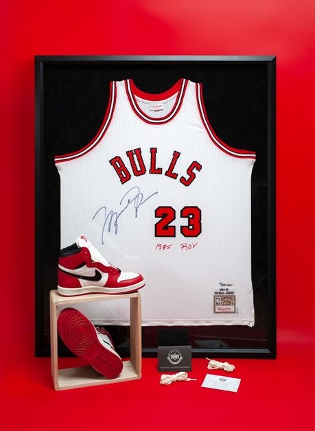 Die 1985 Michael Jordan Collection inkl. signiertem Jersey für 50€ bei Timeless