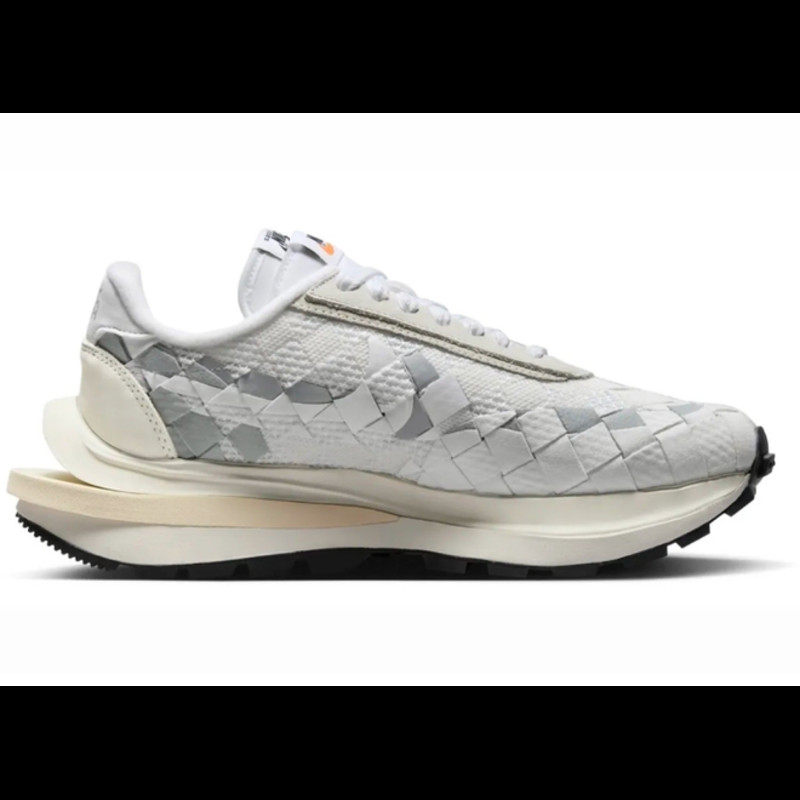 Nike VaporWaffle Woven sacai Jean Paul Gaultier White | DR5209-100 |