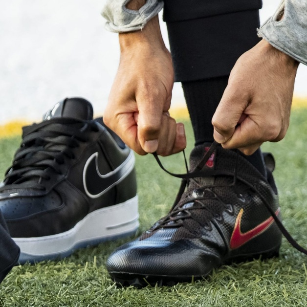 Colin Kaepernick zeigt beim Training einen kollaborativen Nike Air Force 1