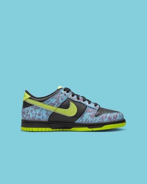 Kids erhalten einen Nike Dunk Low mit „Volt“-Details und im Acid Wash-Style