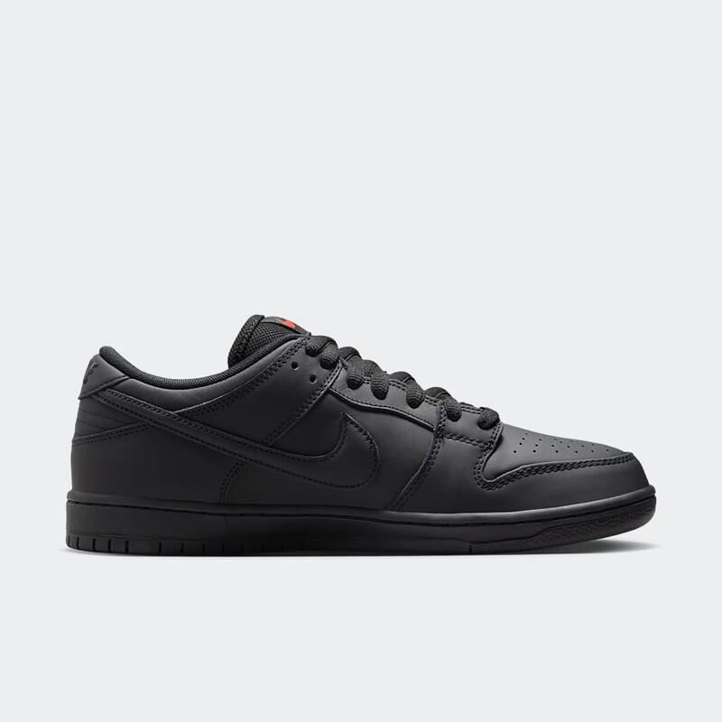 Nike SB Dunk Low Pro "Triple Black" | FJ1674-001