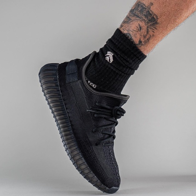 Drop best sale yeezy black