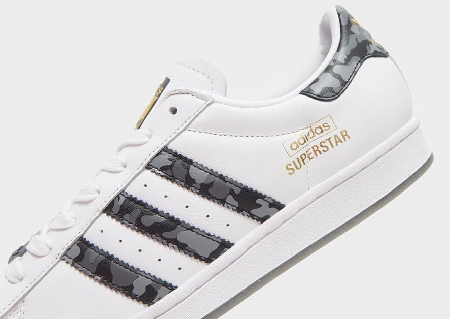 Deswegen erinnert der adidas Superstar „Grey Camo“ an einen BAPE-Sneaker
