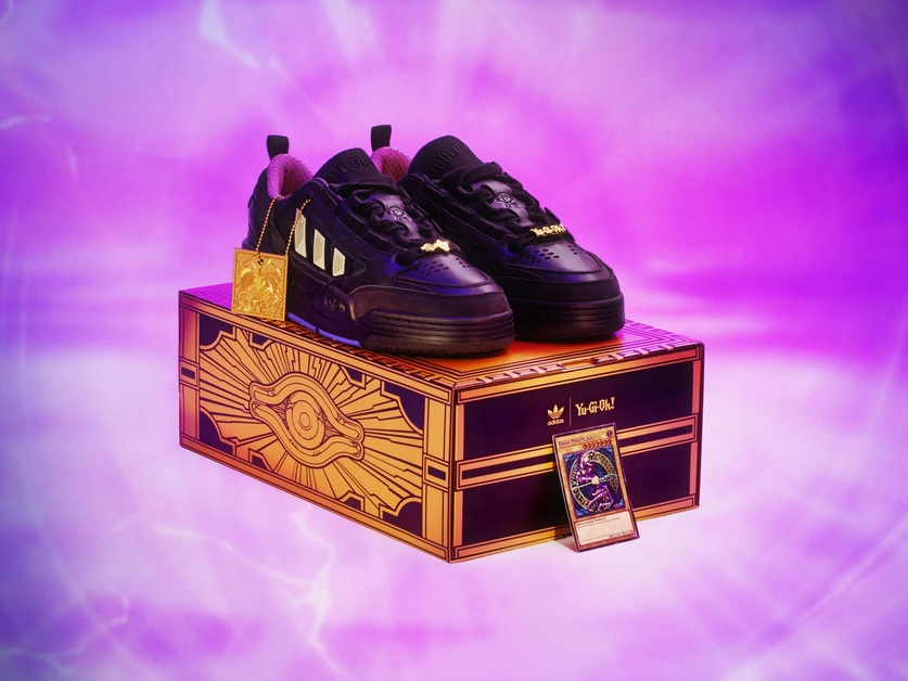 Gratis eine „Dark Magician“ Karte zu dem Yu-Gi-Oh! x adidas ADI2000 „Yami Yugi“ bekommen