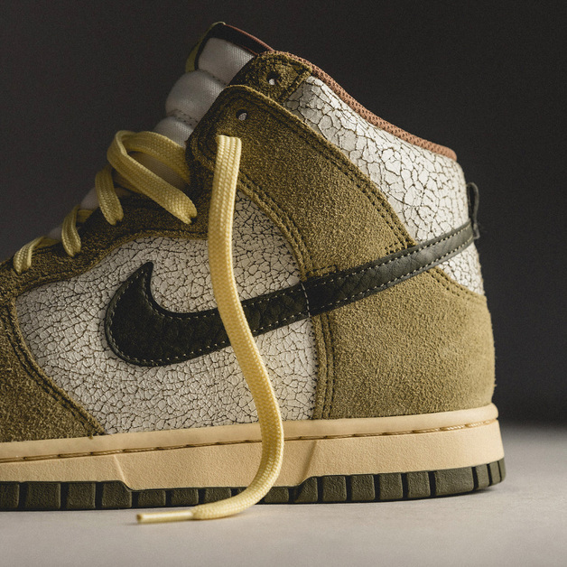 Trag dich für den Nike Dunk High „Re-Raw“ ein