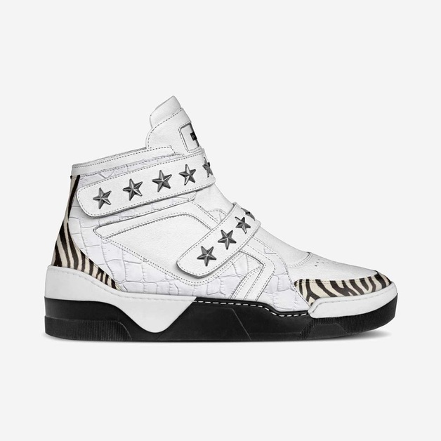 Soulja Boy Drops His Own Shoe Brand "Soulja Stars"