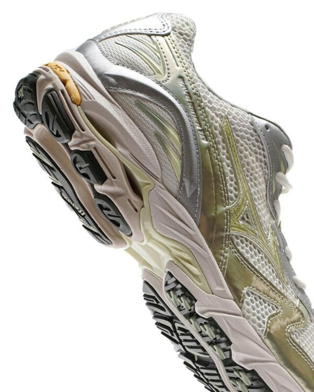 Mizuno Wave Rider "White Jade" | D1GA243106