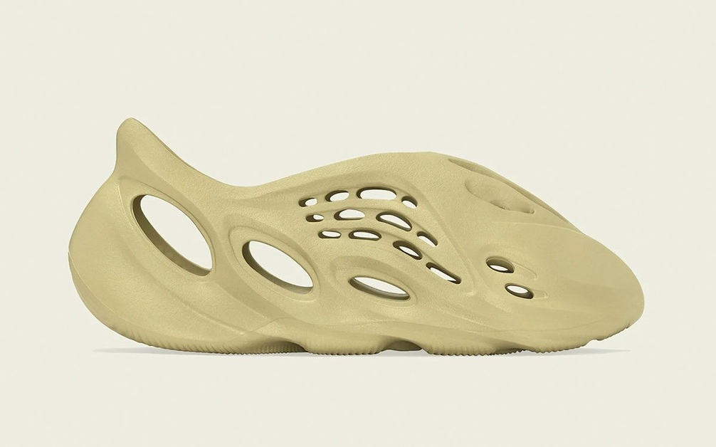 Der adidas Yeezy Foam Runner „Sulfur“ erscheint voraussichtlich am 16. April