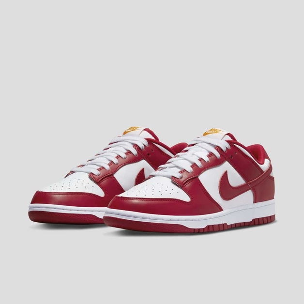 Nike Dunk Low mit gelben und „Gym Red“ Akzenten