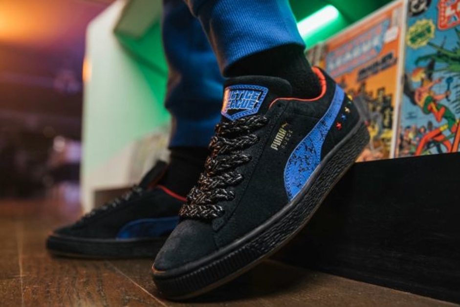 Mehrfarbige Sterne und unterschiedliche Helden zieren den DC Justice League x PUMA Suede