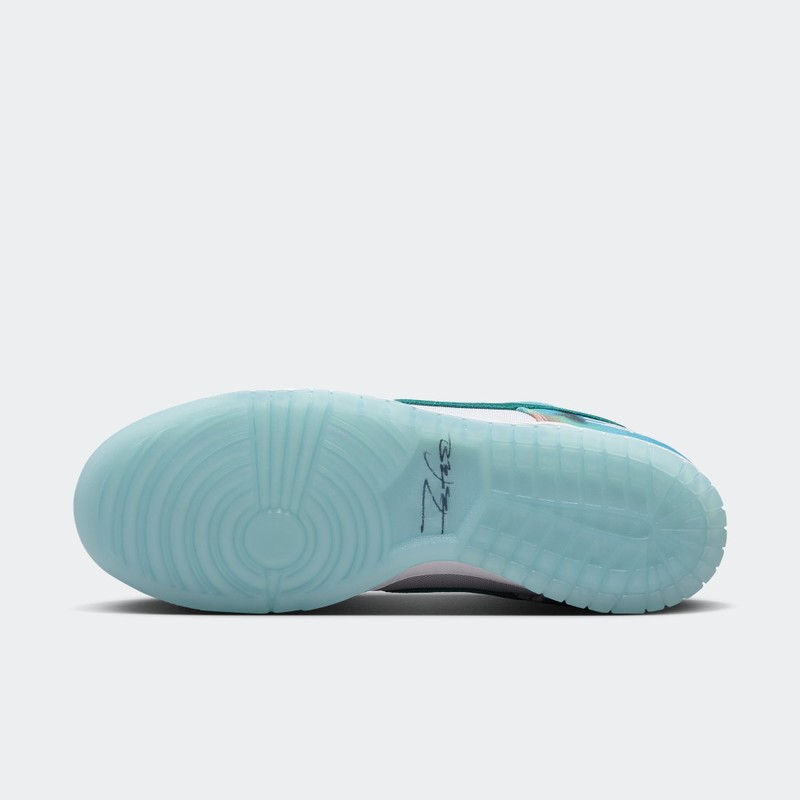 Futura Laboratories x Nike SB Dunk Low "Bleached Aqua" | HF6061-400