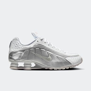 Nike Shox R4 "Metallic Silver" | HQ1988-101