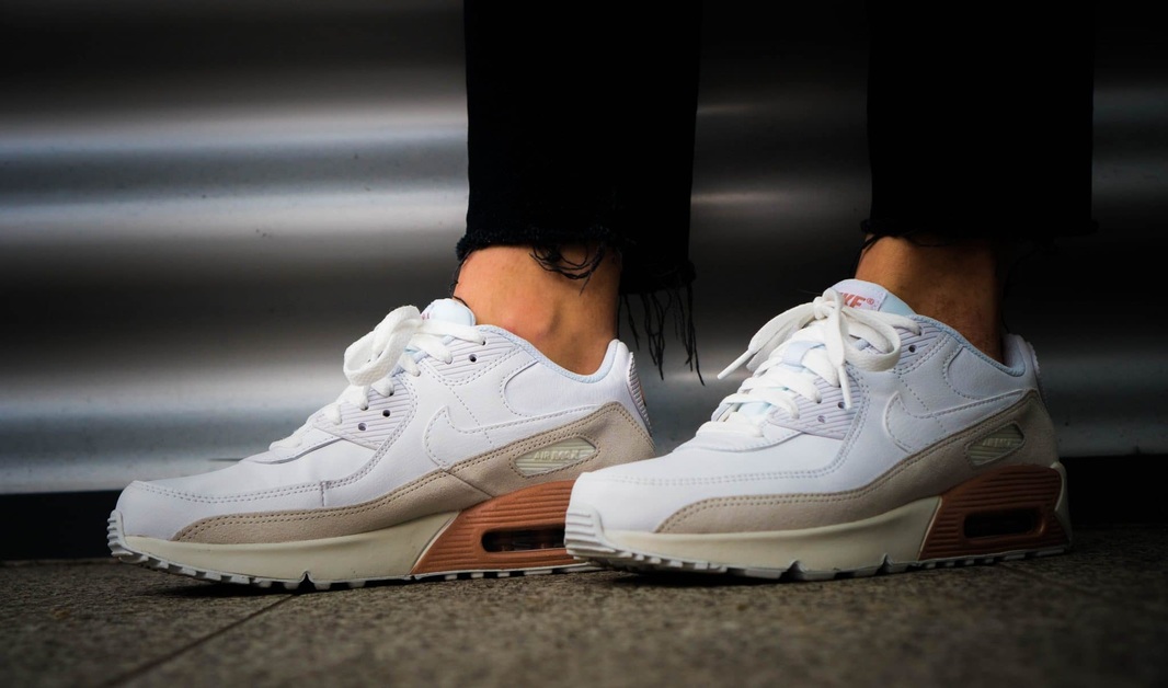 Air max 90 hotsell white with gum bottom