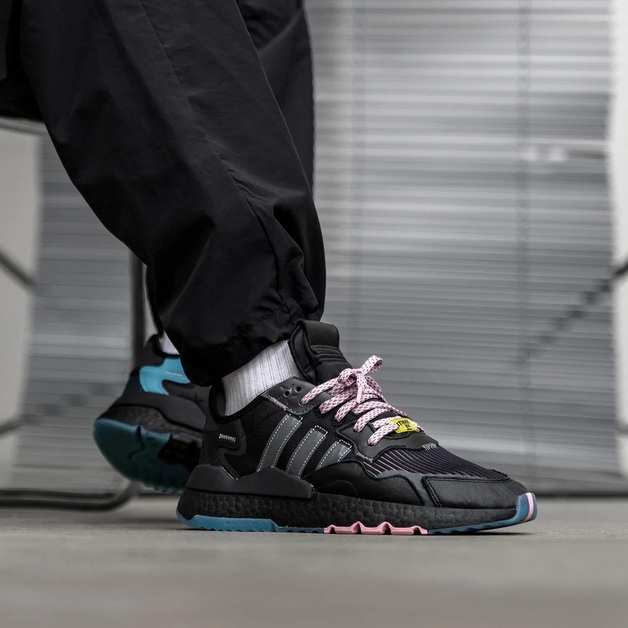 Ein zweiter Nite Jogger von Ninja und adidas