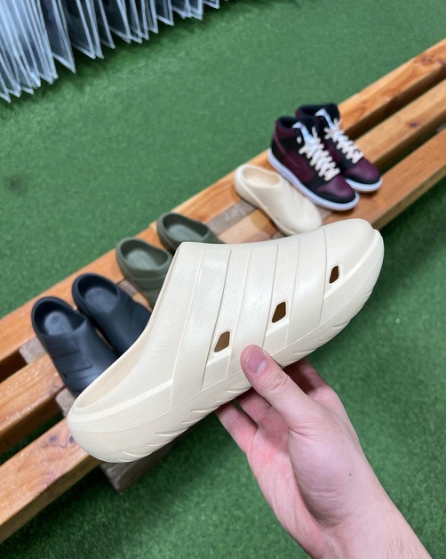 New store yeezy clogs