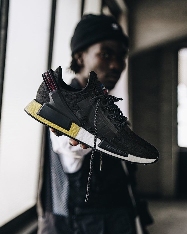 adidas NMD R1 V2 Black Gold | FW5327 | Grailify