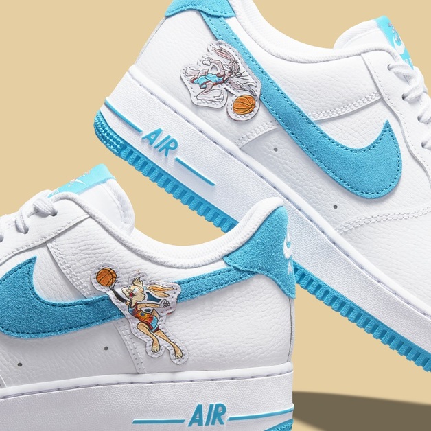 Bilder von einem Nike Air Force 1 „Space Jam“ entdeckt