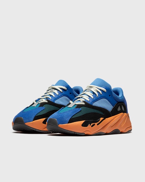 Kanye West soll an einem adidas Yeezy Boost 700 „Bright Blue“ arbeiten