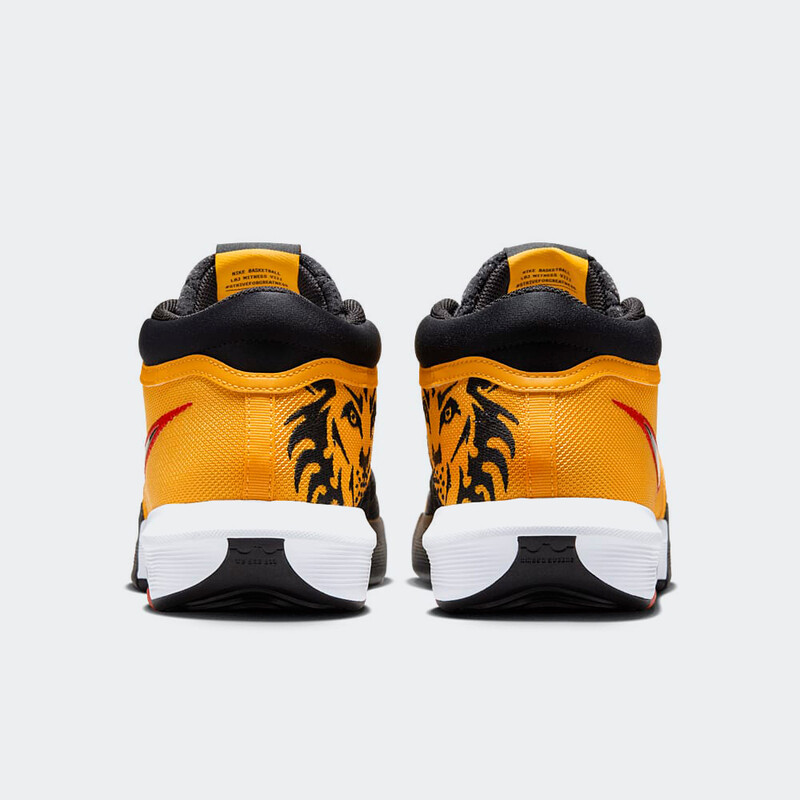 Nike LeBron Witness 8 "Bruce Lee" | HQ2139-700