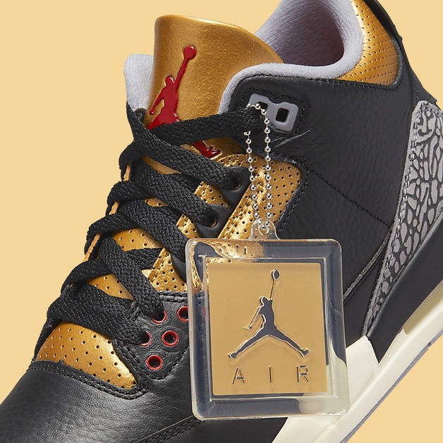 Goldene Akzente schmücken den Air Jordan 3 „Black Cement“
