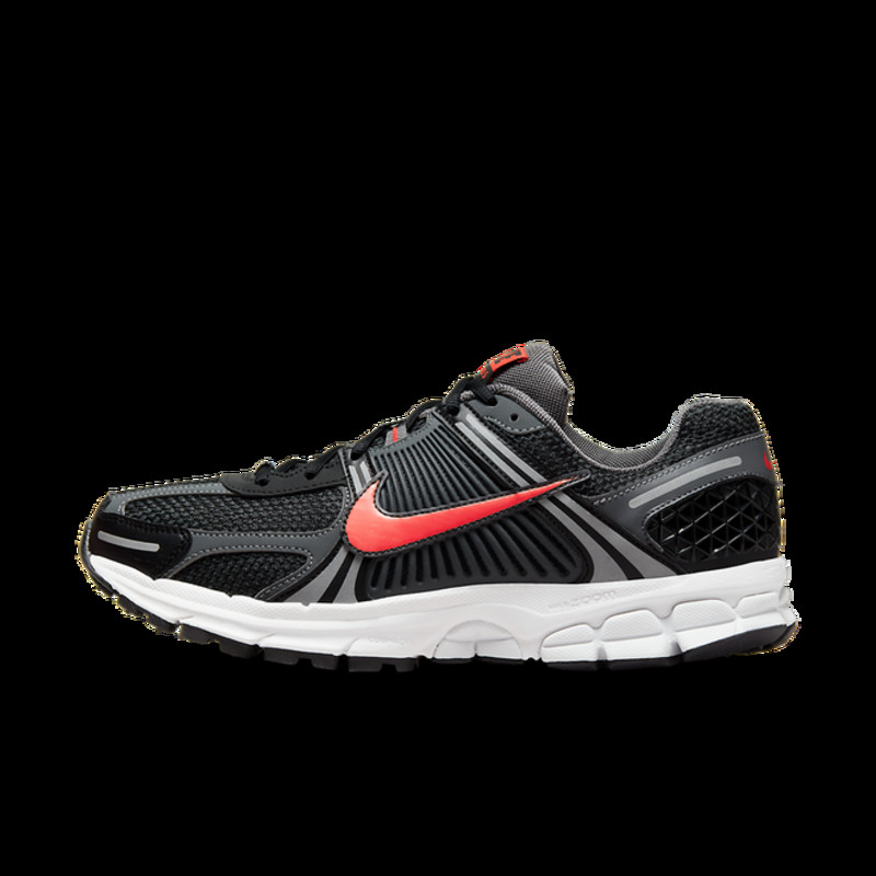 Nike zoom vomero 5 black outlet red