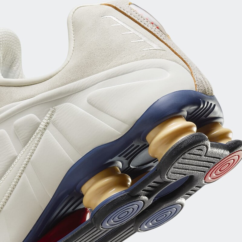 Nike Shox R4 "Phantom" | HQ3531-099