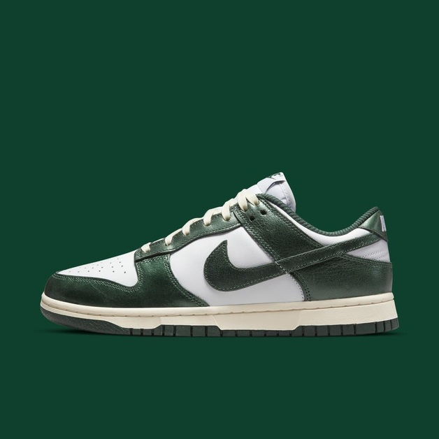 Nike entwirft mit dem Dunk Low „Vintage Green“ einen weiteren gealterten Sneaker