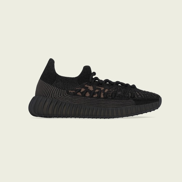 So sieht der adidas Yeezy Boost 350 V2 CMPCT „Slate Carbon“ aus