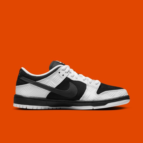 TIGHTBOOTH x Dunk Low SB