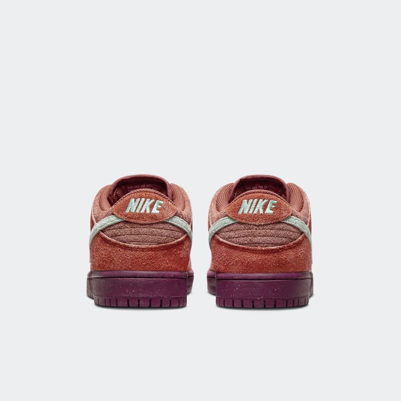 Nike SB Dunk Low "Mystic Red" | DV5429-601