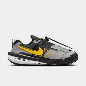 sacai x Nike Zegamadome SP "Matte Silver" | HQ8618-002 sacai x Nike Zegamadome SP "Matte Silver" | HQ8618-002