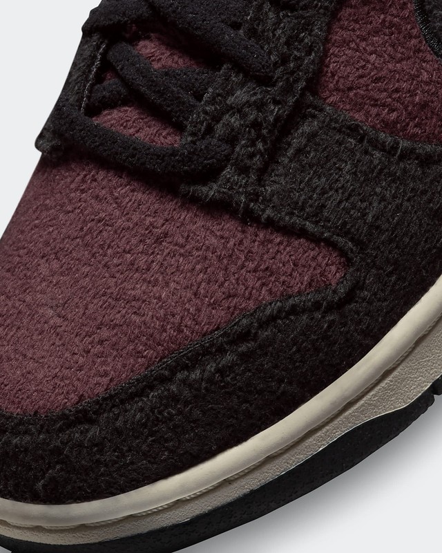 Nike Dunk Low Burgundy Fleece | DQ7579-600